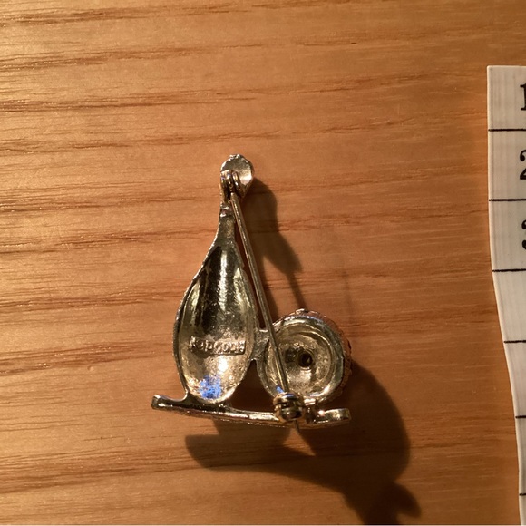 Dodds bowling silver tone brooch pin - Picture 4 of 4